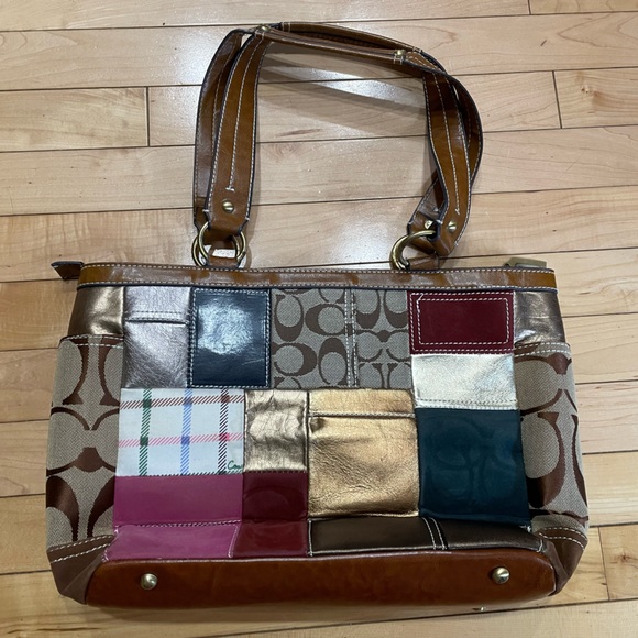 Coach purse 👜 - Picture 2 of 5